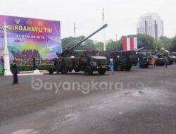 HUT KE -77 TNI,SEJUMLAH ALUtSISTA TEMBAK DI PAMERKAN DEPAN ISATANA MERDEKA