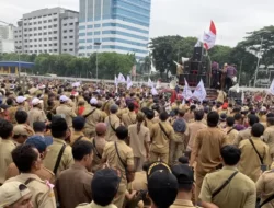 Ribuan Apdesi Kembali Menggelar Aksi di Depan Gedung DPR, Jakarta