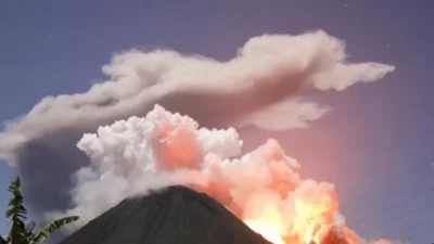 Gunung Lewotobi Laki-laki Kembali Erupsi, Kolom Abu Capai 700 Meter