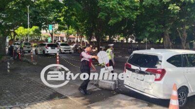 Ganggu Kenyamanan Masyarakat, Personil Bandara Ngurah Rai Usir Kendaraan Parkir Sembarangan