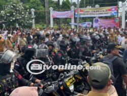 Demo Apdesi Berujung Ricuh, Massa Coba Robohkan Pagar DPR dengan Tali Tambang