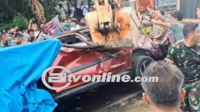 Truk Fuso Timpa Mobil Rombongan Guru, 5 Korban Tewas di Simalungun