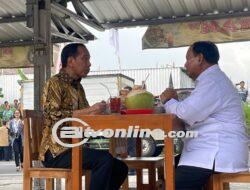 Jokowi dan Prabowo Makan Bakso di Pinggir Jalan, Kode Presiden Turun Gunung Kampanyekan 02?