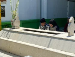 Manfaatkan Masa Tenang, Gus Imin Ziarah ke Makam Kiai Wahab di Jombang