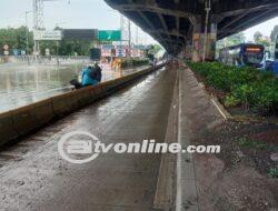 Hujan Sebabkan Genangan, Gerbang Tol Cempaka Putih Tak Bisa Dilalui Kendaraan