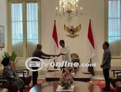 Presiden Jokowi Sambut Undangan Pencoblosan Pemilu 2024 di TPS 10 Jakarta Pusat