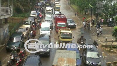 Kemacetan dan Rekayasa Arus Lalu Lintas Di Jalan Daan Mogot Usai Banjir