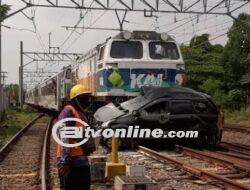 Mobil Tergilas KA: Kecelakaan Mematikan di Perlintasan Sebidang Bekasi Timur