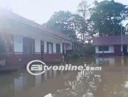 Aktivitas Belajar Terus Berlanjut Meski Banjir Meresahkan di SDN 134 Muaro Jambi