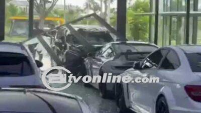 Pengemudi Terpengaruh Miras Tabrak Porsche di Showroom Ivan’s Motor