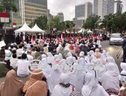 Massa Aksi Bela Palestina Gagal Long March ke Bundaran HI, Polisi Tutup Akses Jalan