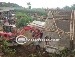 Rumah Warga Rusak Parah Tertimpa Longsor, Pemerintah Bergerak Cepat