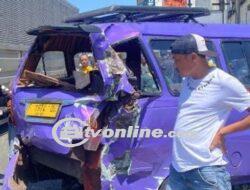 Kecelakaan Truk Muatan Galon Air Mineral Tabrak Angkot di Sukabumi,Kondisi Jalan Menurun Jadi Penyebab Utama