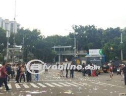 PPSU Bersihkan Sampah Berserakan, Setelah 2 Kubu Demo Bubar dari Patung Kuda