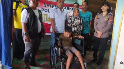 Kapolres Batu Bara Distribusikan Kursi Roda di Desa Bandar Rahmat, Warga Beri Apresiasi Tinggi.