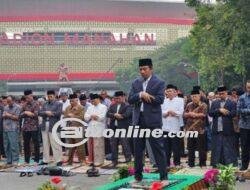 Ribuan Jemaah MTA Ikuti Salat Idul Adha di Stadion Manahan Solo