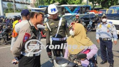 Momen ‘Ras Terkuat di Bumi’ Berdebat dengan Polisi Saat Operasi Patuh Jaya