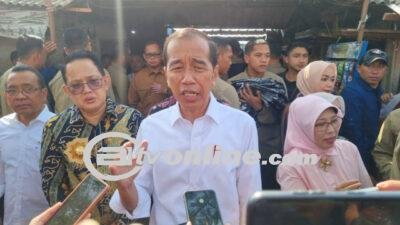 Presiden Jokowi Kunjungi Pasar Dukuh Kupang Surabaya, Sempat diteriaki ‘MULYONO’ Oleh Warga